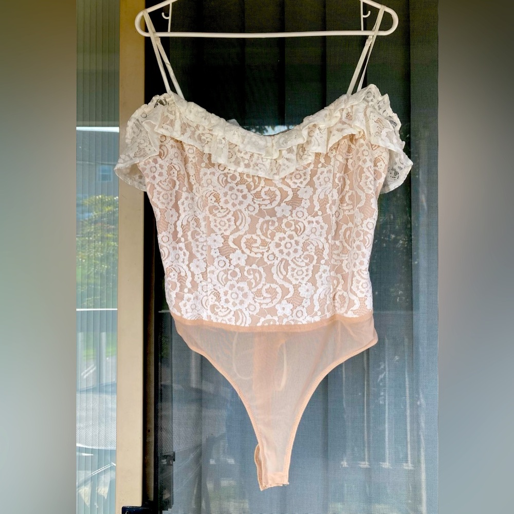 Lulus White & Tan Lace Corset Body Suit with Thong Bottom - Size XL